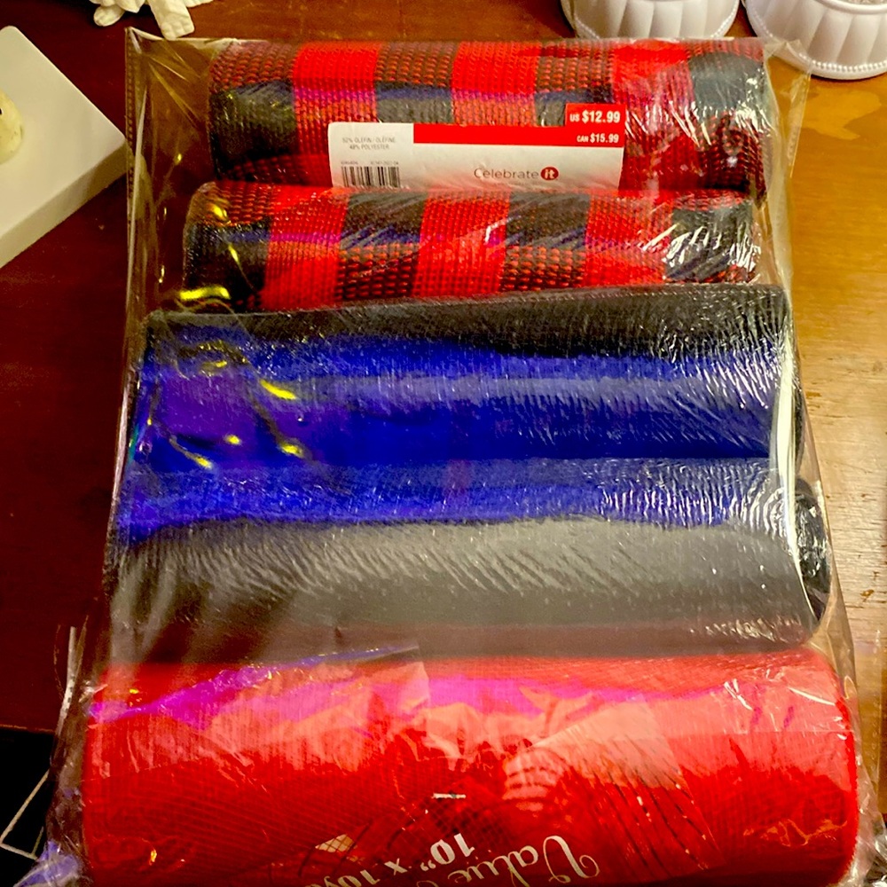 5 rolls of deco mesh 1 red,2 blk, 2 red/blk buffalo check 10 inch x 10 yards